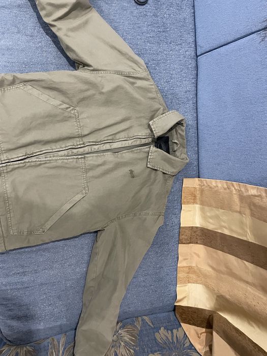 Продав две ветровки из qr и pull &bear