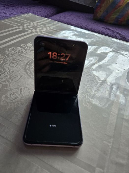 Samsung Galaxy Z Flip3