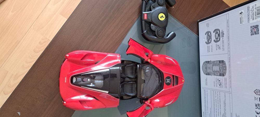 Mașina cu telecomanda ferrari 1/14