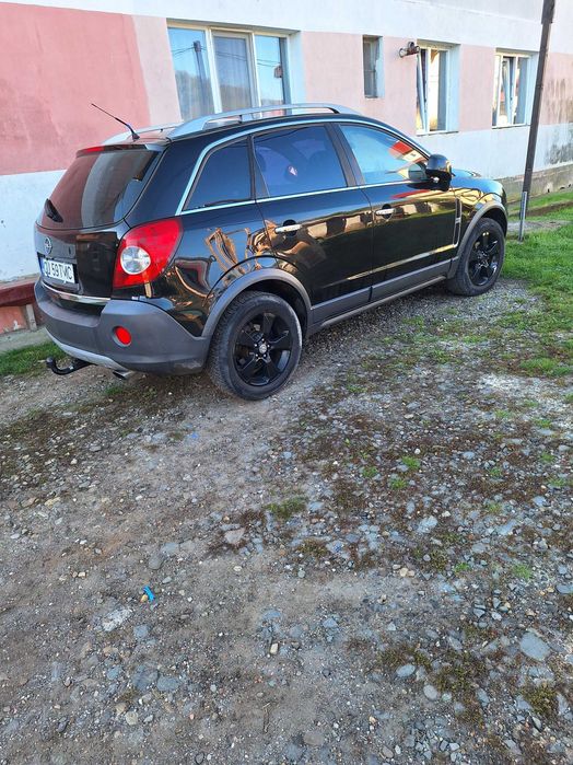 Automobil opel antara