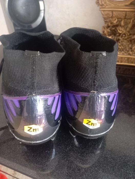 Продаются бутсы оригинал Найк , размер 38