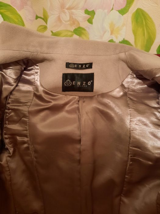 Продаётся  пальто.