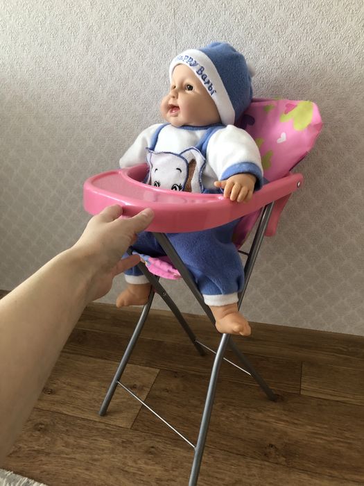 Кукла и стульчик для кормления
