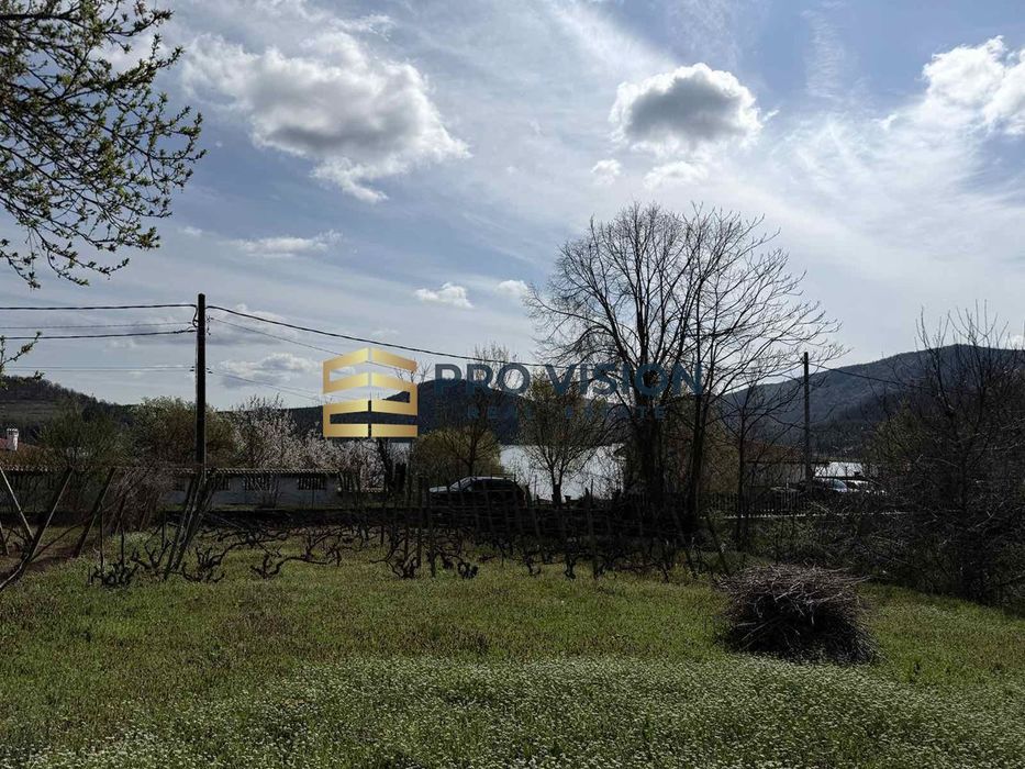 Панорамен парцел с гледка към Язовир Цонево