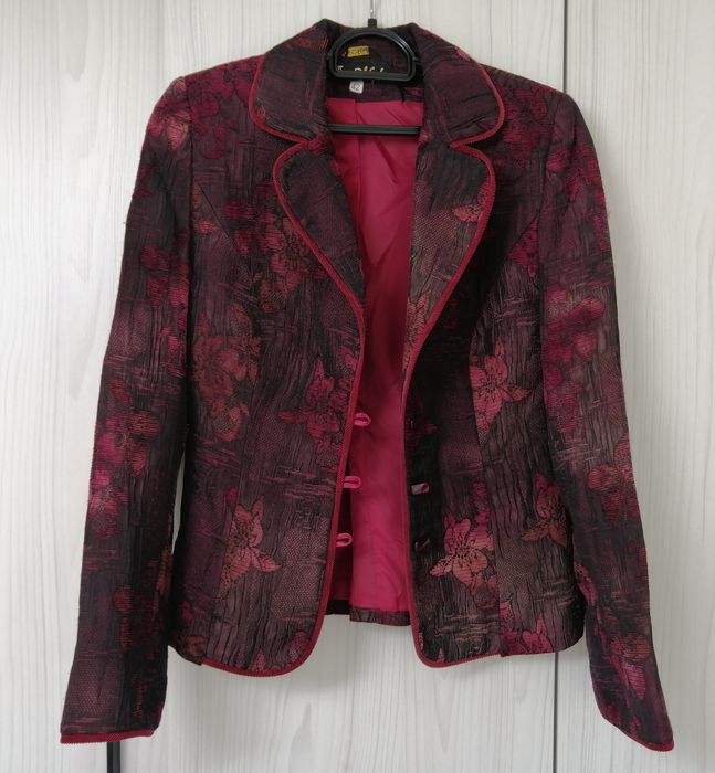 Vând sacouri și  jachetă