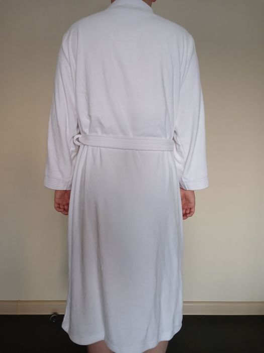 Продам новый халат белый  XL