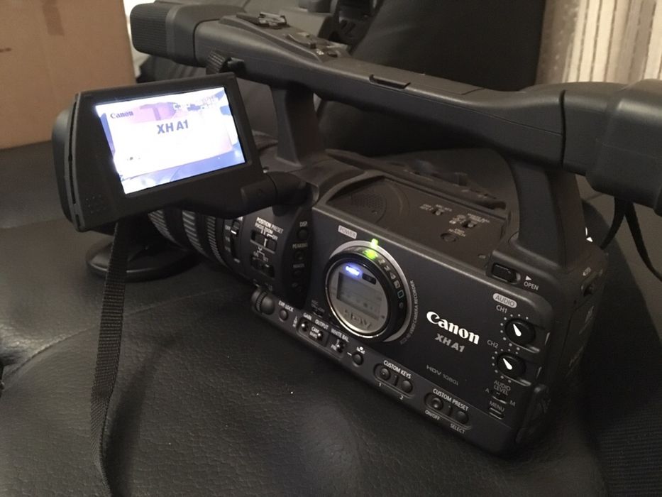 Професионална HD видеокамера Canon HX A1