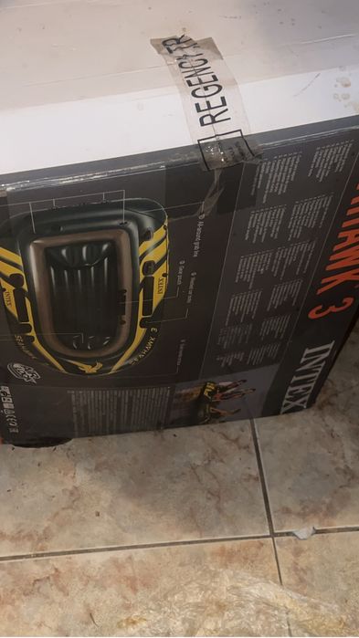 Vand barca noua, nefolosita