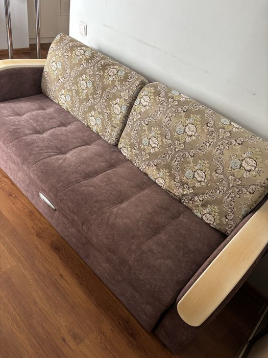 Диван для квартиры в нормальном состоянии