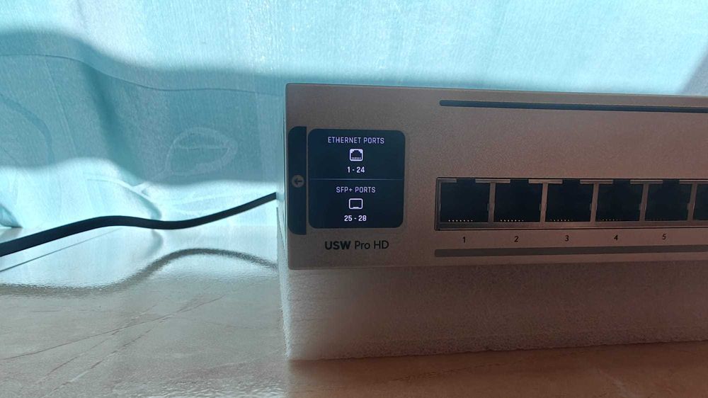 Switch UniFi USW-Pro-HD-24 Multi-Gigabit 2.5G / 10G Etherlighting
