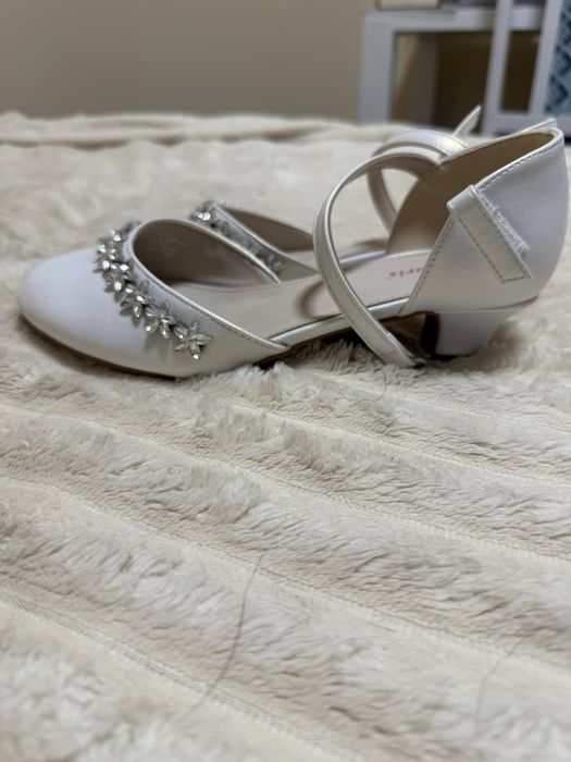 Продам детские туфли