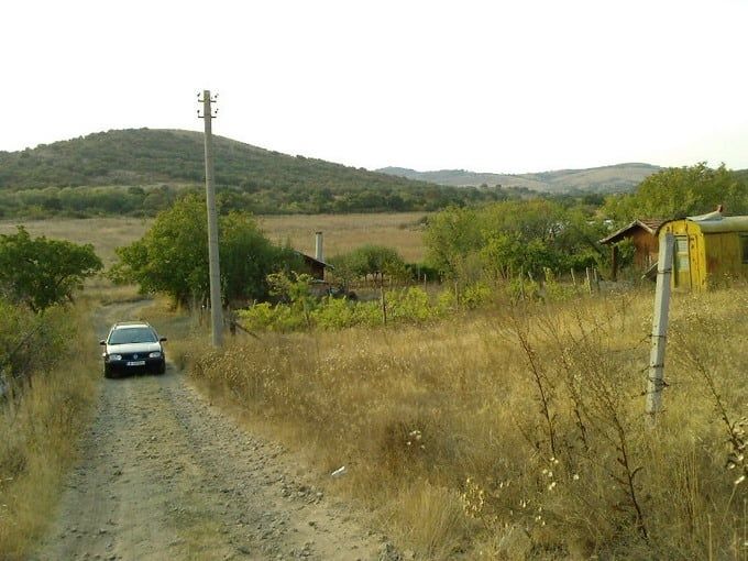 Продавам УПИ 500 кв.м, находящ се в местност Сухото дере, с. Изворище