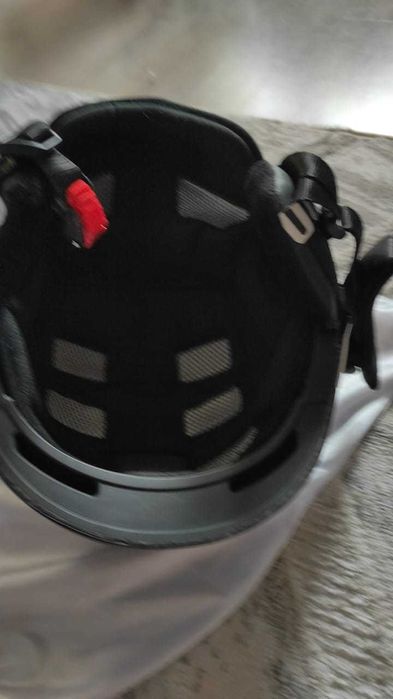 Горнолыжный шлем