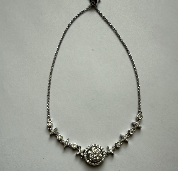 Brătara de argint cu detalii