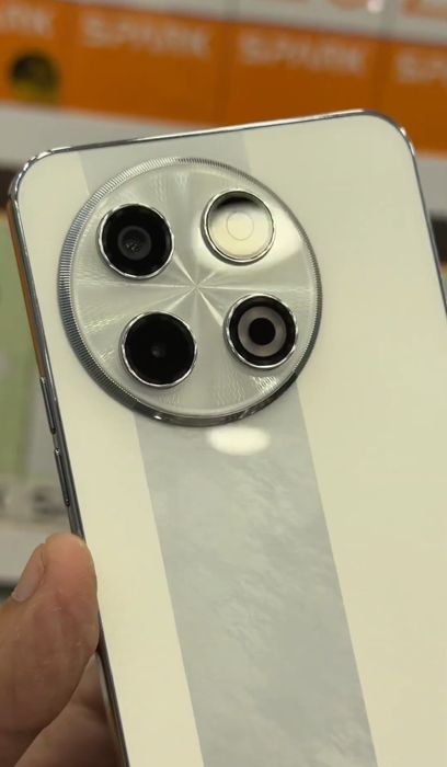 Srochna Tecno Spark 30 pro telefonni sotiladi.