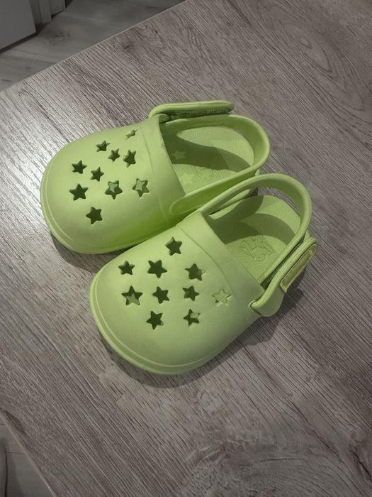 Продам детскую обувь