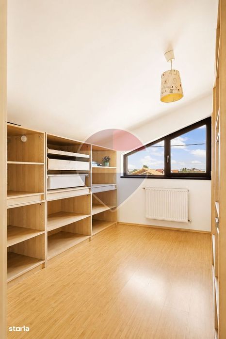 Casa individuala spatioasa cu 6 camere, cu gradina de 572 mp in Gulia