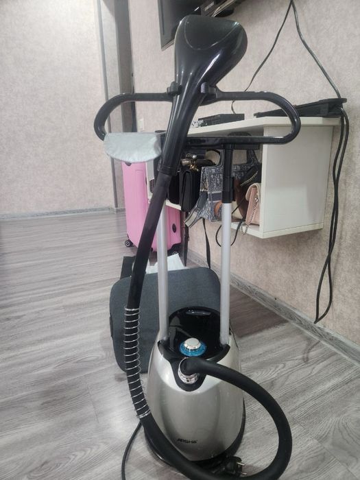 Отпариватель Arshia. Объем: 2,2 литра