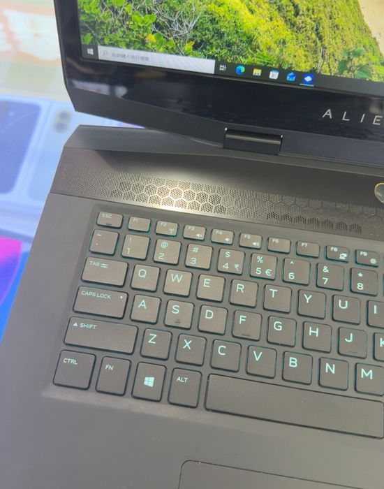 Alienware M17 R1 2019 год
