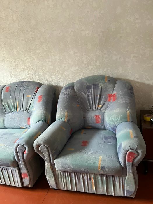 Продам диван с креслом