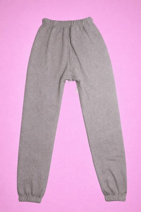 Vând set ESSENTIALS Fear of God – hanorac + pantaloni