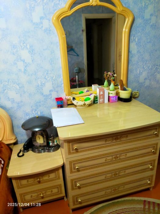 Срочно продам спальный гарнитур