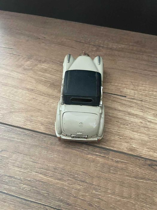Стар модел на mercedes 3000 на Corgi  произведен във Великобритания