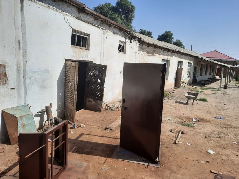 Продается нежилое Baza sotiladi 28 sotok yolni ustida joylashgan