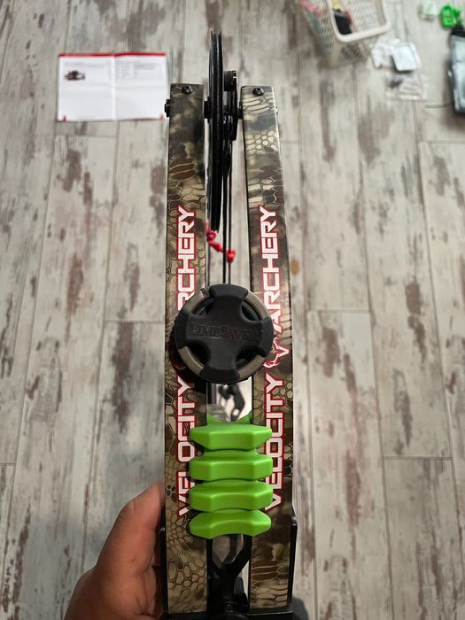 Лък /compound bow