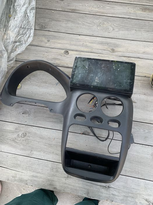 Monitor 10 dyum Matiz ramka bilan