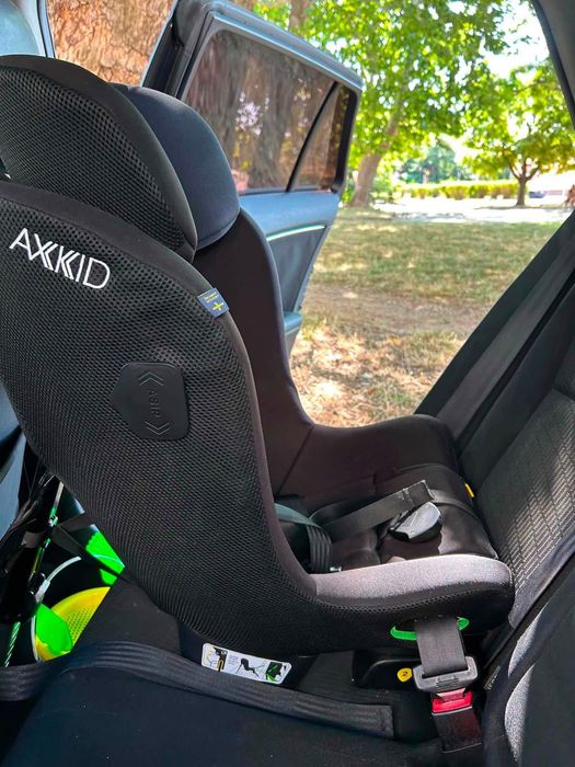 Столче за кола AXKID MOVEKID