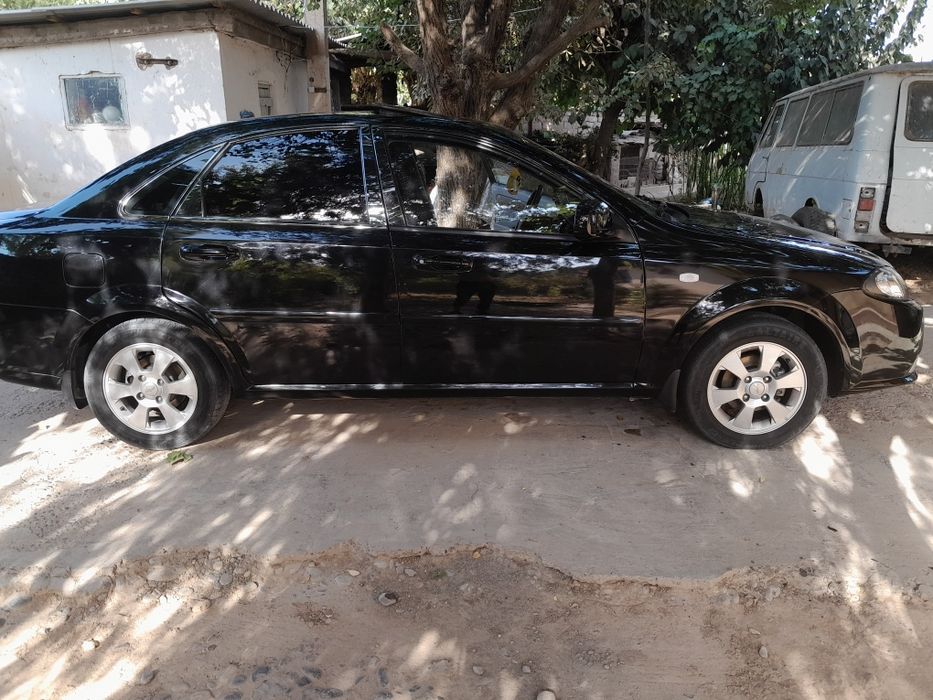 Lasetti Jentra avtomat 3-pokaleniya rangi  qora