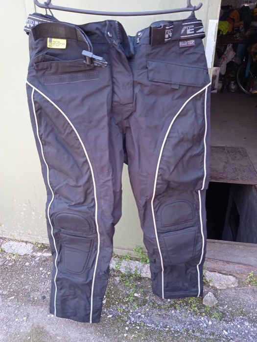 Продавам мото екипировката