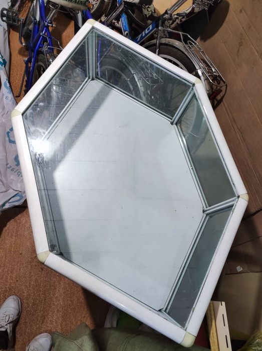 Витрина стеклянная