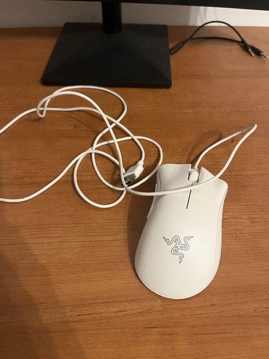 Vand monitor + moude + casti