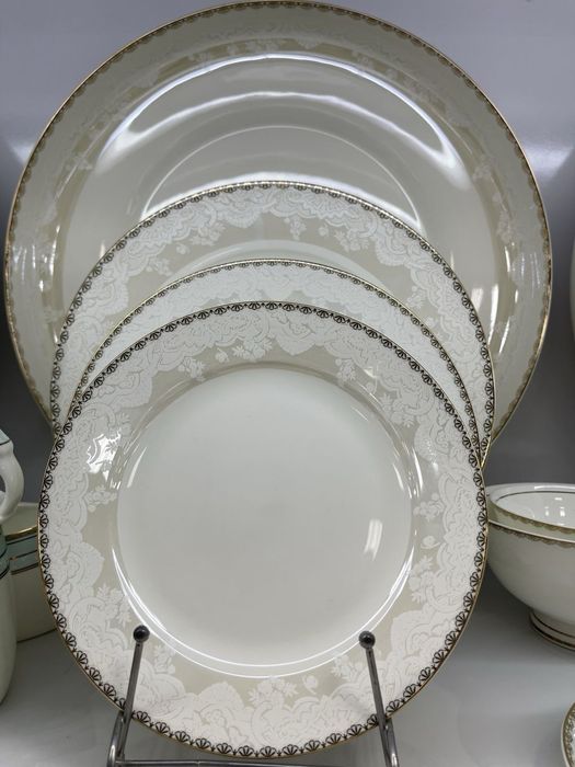 Продаю костяной фарфор сервиз