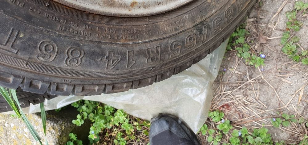 Гуми 2бр 185/65/14 -1бр - 37лв