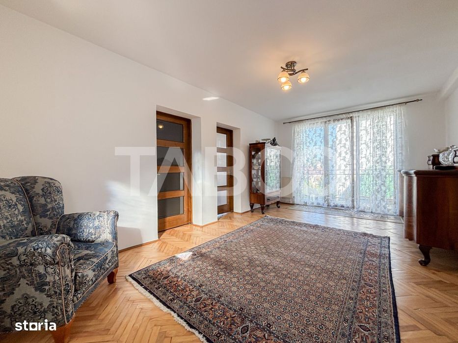Apartament 3 camere de vanzare zona Piata Cipariu Andrei Muresanu