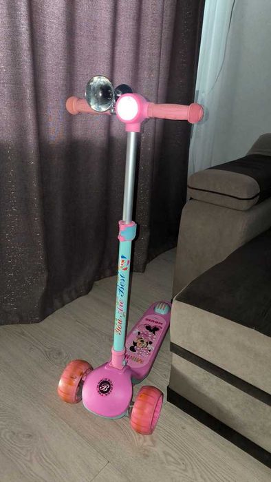 Самокат трехколесный для девочки