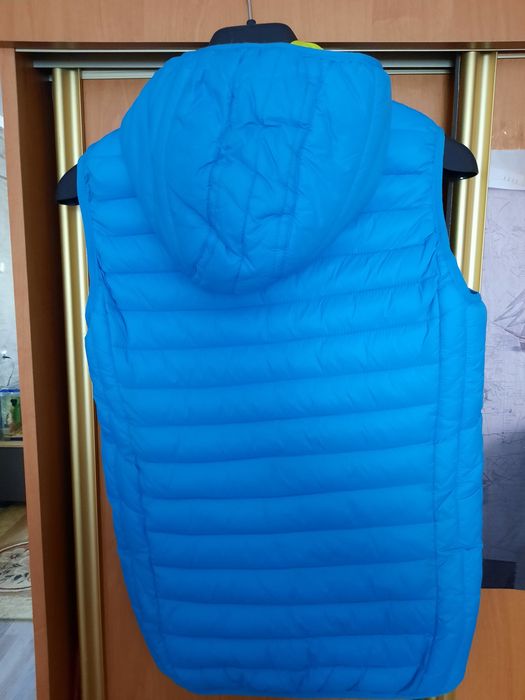 Продам желетку на мальчика