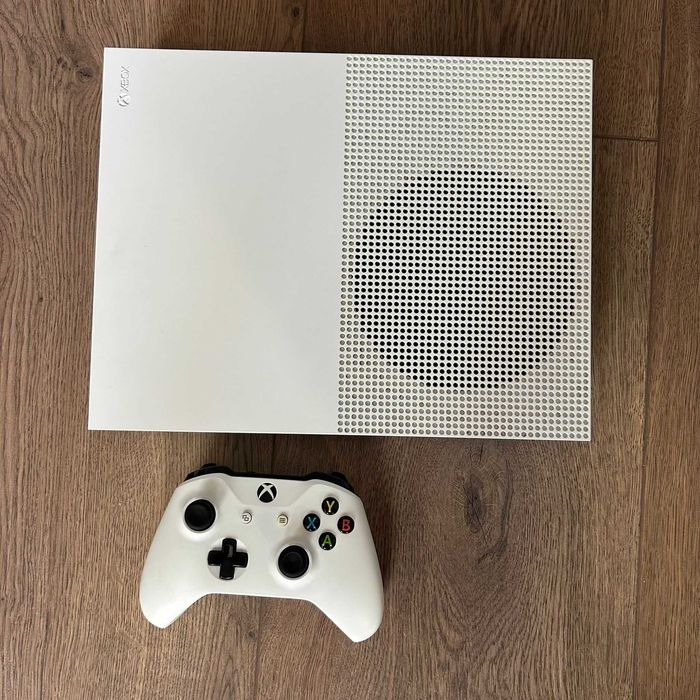 Xbox One S 500GB + 1 Controller + Cabluri