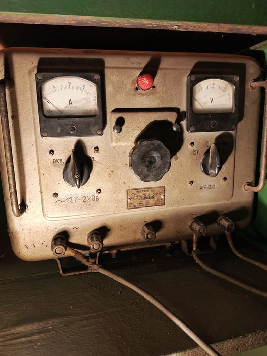 Продам  советское зарядное устройство