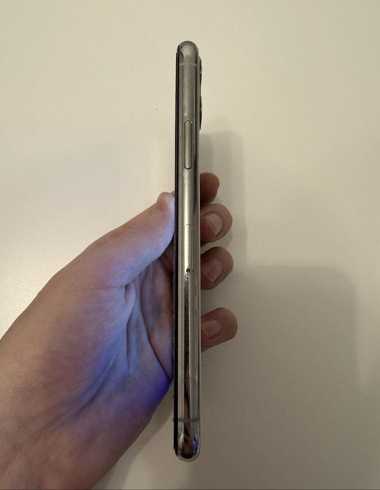 iPhone 11 PRO cu 93% Bateria