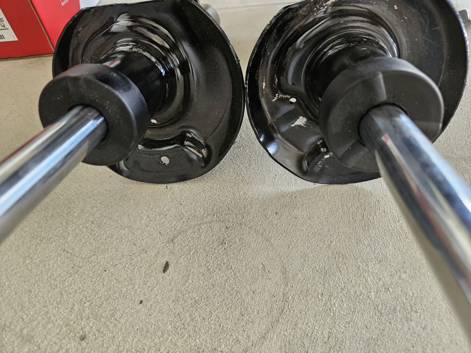 Комплект нови амортисьори предни  за ауди А3