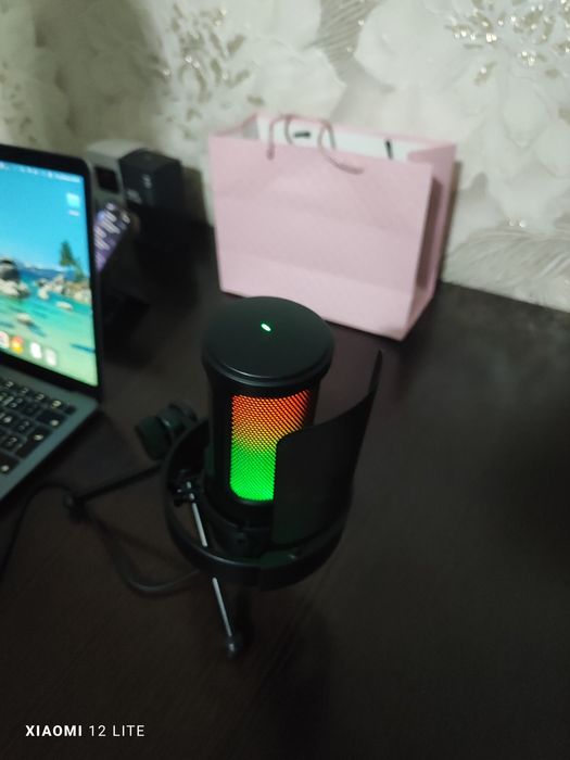Ampligame A8V Black