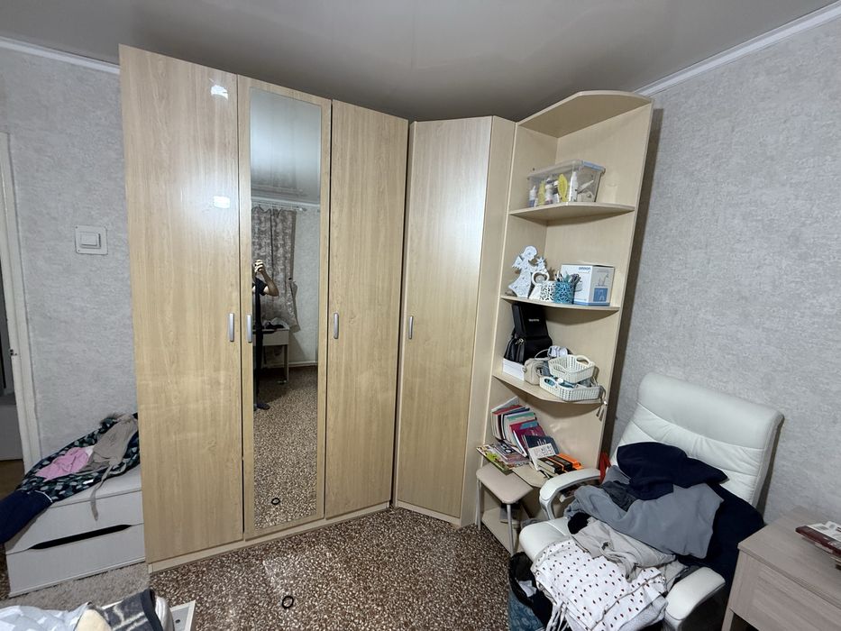 Шкаф в спальню продам