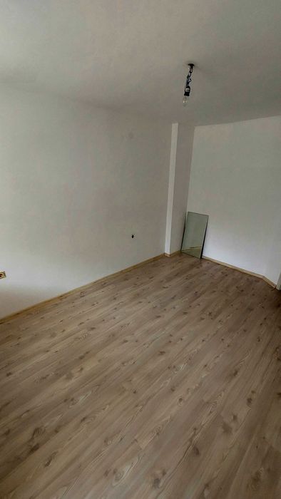 Дава се под наем Тристаен апартамент в Бургас, Възраждане - 77 кв.м за 306 € - Снимка #2