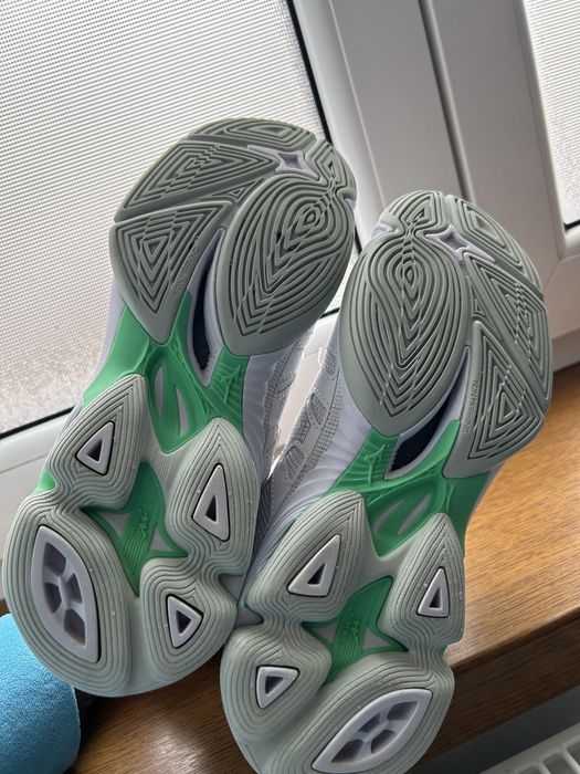 Mizuno Wave Voltage 2 Mid