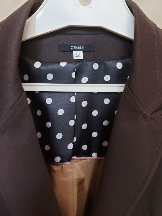 Sacou maron închis,nesifonabil,100 cm bust ,90cm în talie