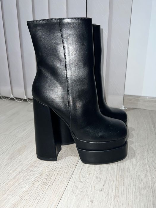 Черни високи боти